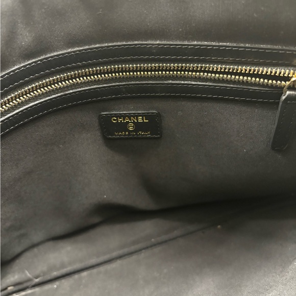 Authentic Chanel Graffiti Reissue O Case - Picture 5 of 6